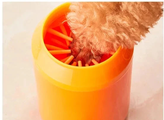 Copo Limpador de Patas Portátil para Cães – Limpeza Rápida e Suave